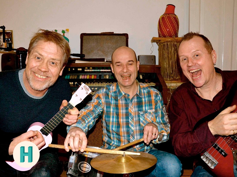 Foto af de tre musikere i bandet Drums Across